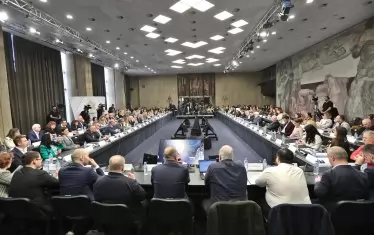 На обръщението на Десислава Панайотова, автор на учебниците на Св. Синод, "Срам за тези, които хулят църквата" родители обясниха, че не са против църквата и вярата, дори не са задължително атеисти, а са просто срещу въвеждането на задължителен предмет по религия в училище. 