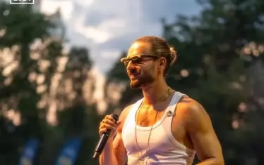 Папи Ханс ще пее в Южния парк.