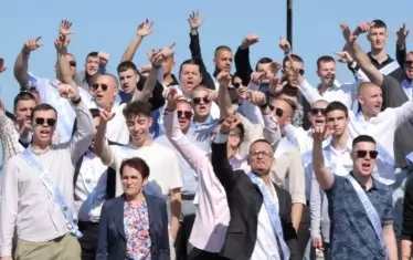 50 лв. е глобата за абитуриентите, подаващи се от прозорците на колите
