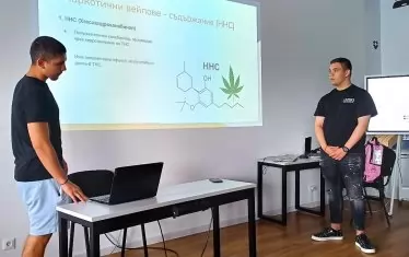 10-класници разказаха на по-малки ученици за вредите от вейповете
