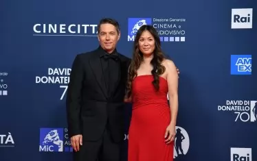 Шон Бейкър, тук със съпругата си Саманта, прибави още една статуетка към богатата колекция на "Анора"