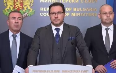 Митов прехвърли иконите на кабинета "Петков"