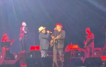  Ал Бано със сина си Яри Каризи.