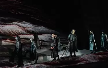  Сцена от спектакъла "Моби Дик" - на палубата на кораба.