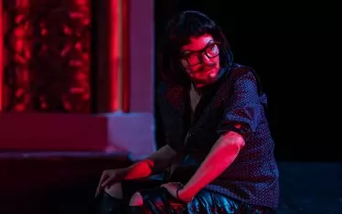 Александра Василева като Актьора в една кризисна епоха, когато изкуството затъва в компромиси.