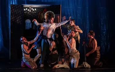 Розенкранц сред вакханалията на пътуващите "включително актьори".