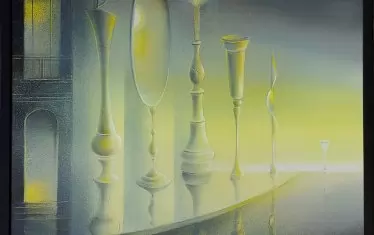  Радкова придава аристократизъм на старите фамилни аксесоари.