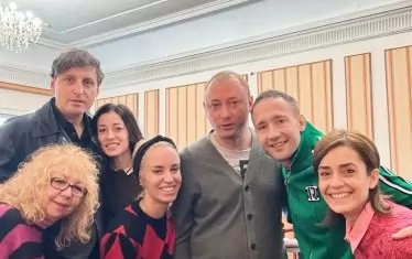 С Тимофей Кулябин (в центъра) и актьорите от "Хеда Габлер": Радина Кърджилова, Иван Юруков, Дарин Ангелов, Ана Пападопуло.