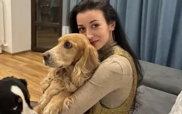 Теодора с любимото си куче.