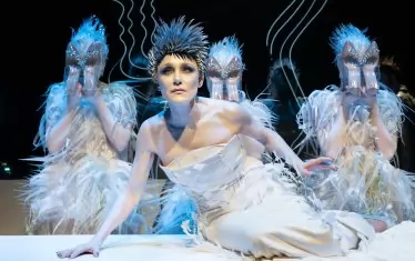 Бляскавата Титания на Койна Русева - тя не е обикновена фея...