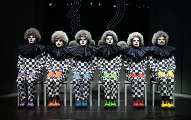 Актьорската трупа в спектакъла.