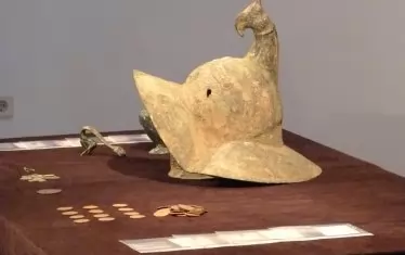   Бронзовият шлем на тракийски гладиатор, върнат от Швейцария.