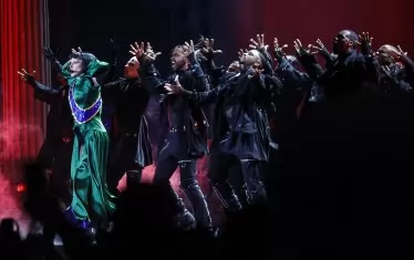  Звездата пя и със сценичен костюм в цветовете на бразилското знаме.