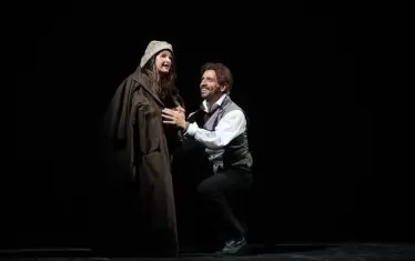  Тенорът Владимир Михайлов в "Клетниците".