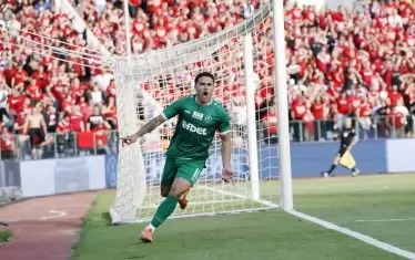 Кайо Видал е обезумял от радост, а феновете по трибуните са посърнали след гола в 34-тата мин., донесъл трофея на разградчани.