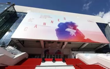 Но подобни прелести вече не са добре дошли на червения килим, казаха от Кан.