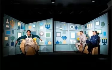  Йордан Тинков, Тони Николов и Велислава Маринкова (от ляво на дясно) в дома на мадам Роза.