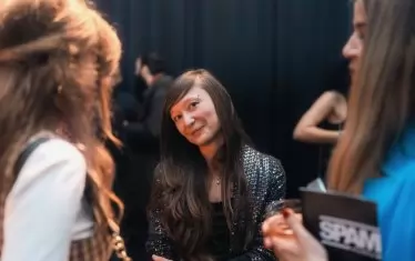  Радостта на режисьорката при откриването на Сцена СПАМ.