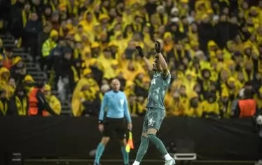 Нападателят на "Тотнъм" Доминик Соланке току що е открил резултата при гостуването срещу "Будьо/Глимт".