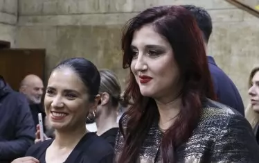 Диана Добрева приема поздравления след награждаването.