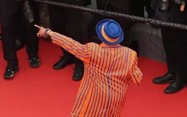 Спайк Лий, винаги ексцентричен.