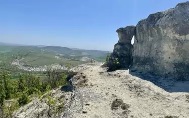 Скалните масиви са характерни за района.