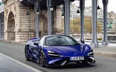 Този син McLaren също е в "черния списък" на Safety Gatе. Има риск недобре закрепено странично стъкло да изпадне по време на движение, гласи сигналът, подаден от Германия.   