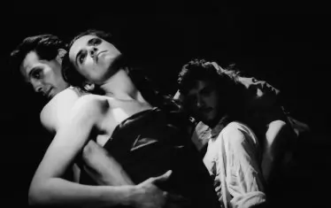  Сцена от "Стената" на Мила Искренова.