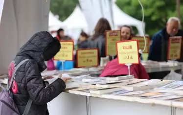 Пролетният панаир на книгата събра над 140 издателства пред НДК
