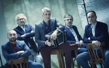 Носители на "Латино Грами" покоряват София и Варна с танга на Пиацола