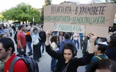 Родители протестираха срещу религията в училище