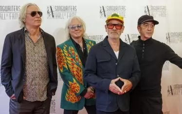 R.E.M. издават отново сингъла си Radio Free Europe
