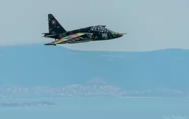 Щурмови Су-25 и бойни хеликоптери облитаха морските ни заливи