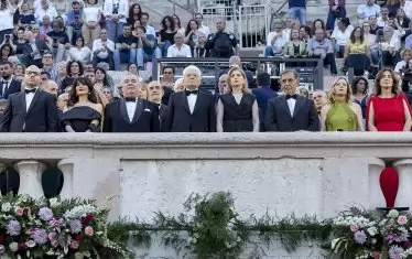  Италианският президент Серджо Матарела с дъщеря си Лаура (в центъра), премиерът на Италия Джорджа Мелони (втората от дясно) на Арена ди Верона 2024 на концерт "Великата италианска опера - културно наследство на човечеството". 