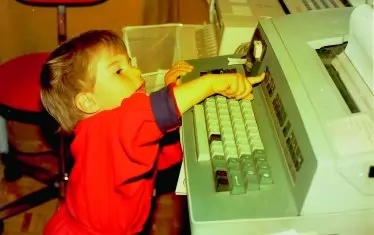 Най-ценното от Париж си донесе заедно със съпругата си Христина родения там негов син Деян. Светослав бе последният кореспондент в Париж поради закриването през 1991 г. на кореспондентската мрежа в чужбина на БТА. От бюрото в Париж върна в БТА телекс и факс, които бързо излязоха от употреба поради нуждата от компютри.