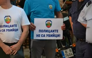 Стотици се събраха в подкрепа на полицаите, арестували Явор Георгиев