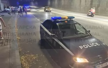 До късно през нощта движението се регулираше от полицейски служители.