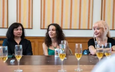 София Бобчева, Илиана Коджабашева и Радена Вълкатова (от дясно на ляво).