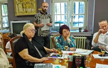 Деян Донков и Анна Кошко с драматурга Мирела Иванова и композитора Петя Диманова на първа репетиция.