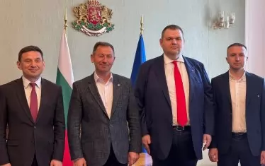 Кметовете на Мадан и Кирково замениха Доган с Пеевски