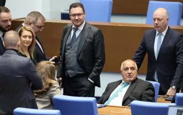 Корпулентен гръб подпира Даниел Митов