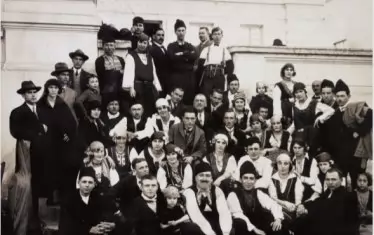  Участниците в "Гергана" - първата постановка в новосъздадената опера.