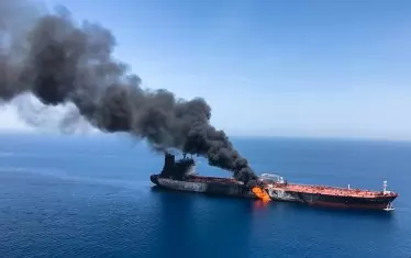 Руски танкер гори край Ормузкия проток