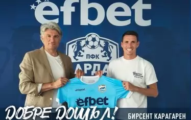 Спортният директор на "Арда" Ивайло Петков представя бившия халф на "ЦСКА 1948" и "Локомотив" (Пд) Бирсент Карагарен.