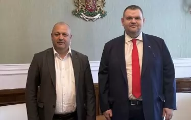 ... и с Изет Шабан.