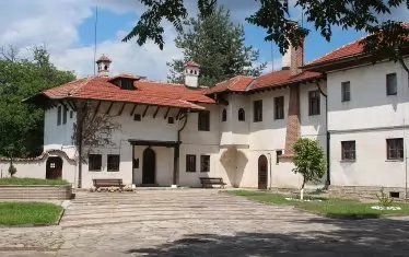 Симеон Сакскобургготски продава царския дворец в Баня