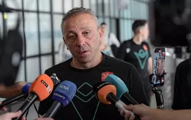 Селекционерът Илиев не дава оставка, но няма да иска и компенсация от БФС