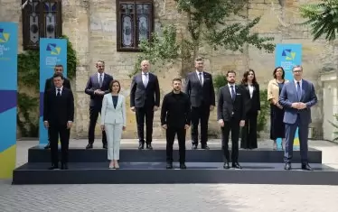  В днешното събитие участват политически ръководители от Украйна, Молдова, Черна гора, Румъния, България, Хърватия, Гърция, Албания, Северна Македония и Словения.