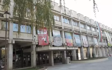 Сградата до 2022 г. - след почистването ще бъде върнат този изглед.