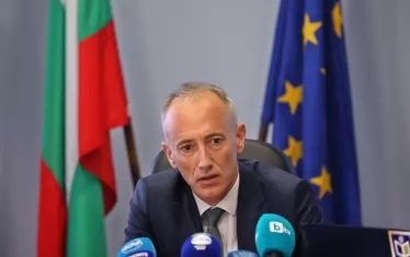 "Ако погледнем резултатите в 7. и 10. клас, ще видим, че проблемните ученици по български език са 20-25%, а по математика - 50%", посочи просветният министър Красимир Вълчев. 